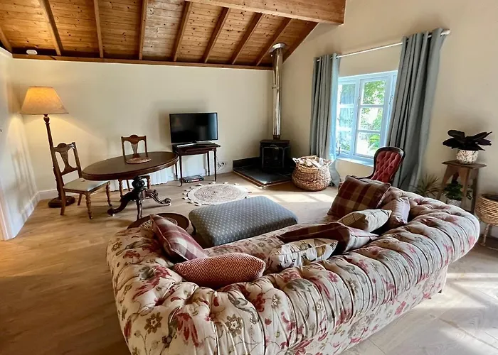 The Billiard Room - Cosy Country Retreat