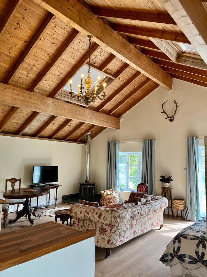 The Billiard - Cosy Country Retreat Apartment *
